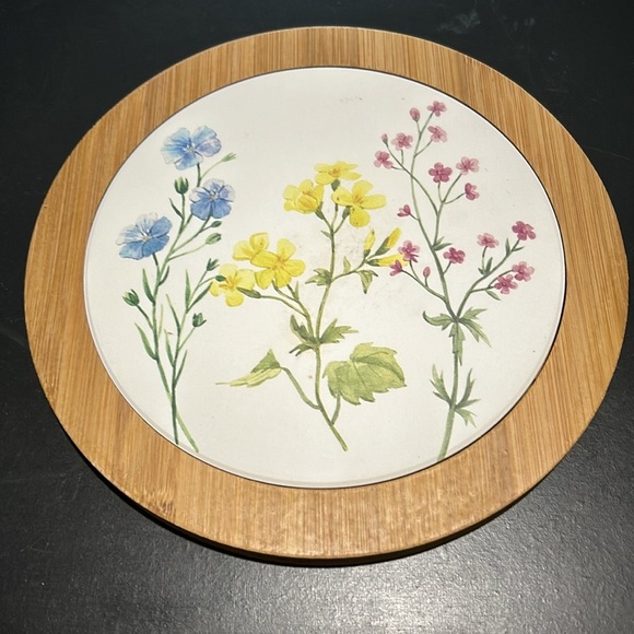 A set of Kitchen Trivets, and Pioneer woman’s spoon holder - Picture 4 of 4